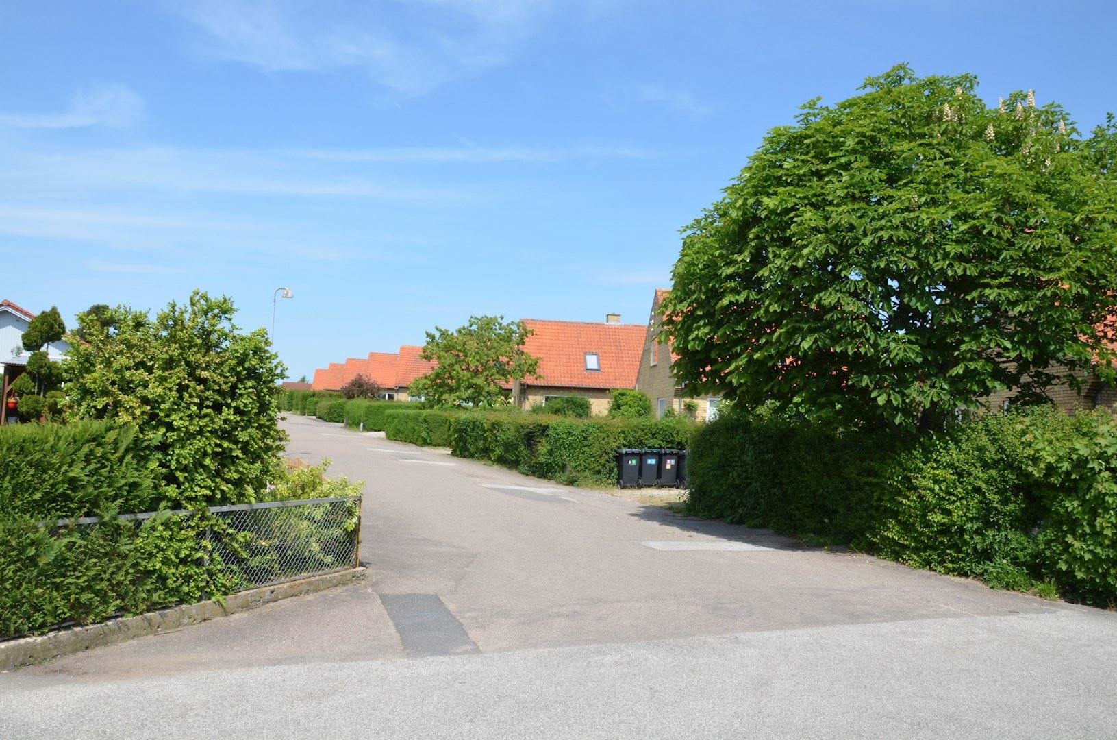 Den sydlige del af Rønne Alle med de karakteristiske boliger fra 1957.